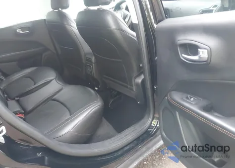 2021 Jeep Compass Limited 4X4 z USA, uszkodzony, nr VIN 3C4NJDCB5MT503099